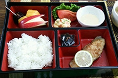 お食事